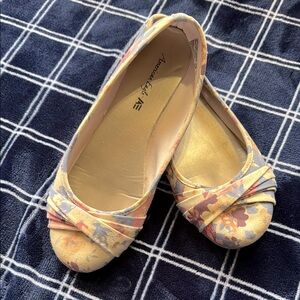 American Eagle Outfitters Floral Women's Flats - Yellow and Pink